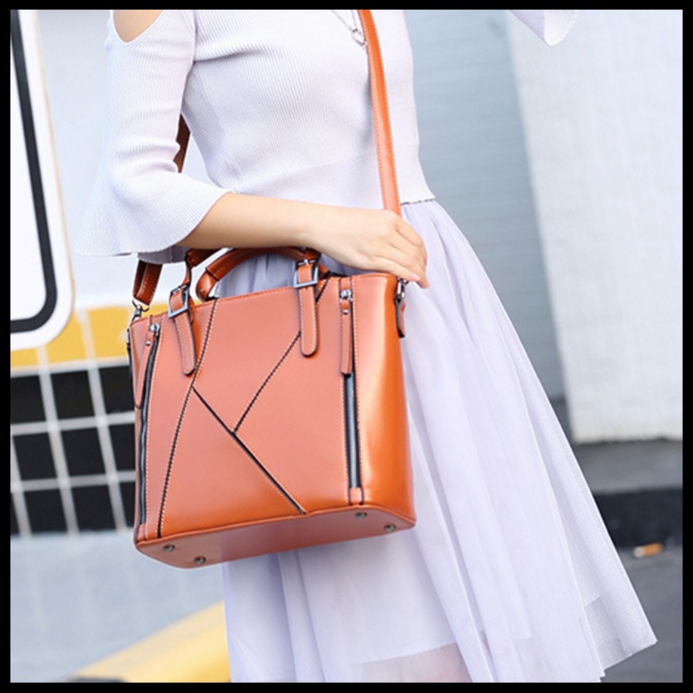 NEW CHAVA Tote Crossbody - Picture 5 of 8